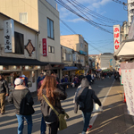 混雑し始めた駅前