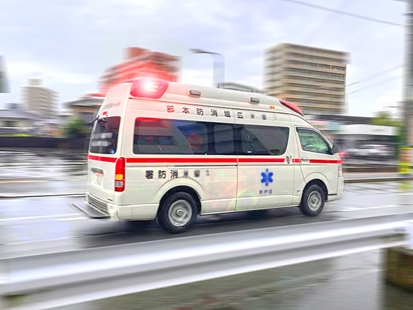 コロナ感染は救急車で搬送されることも
