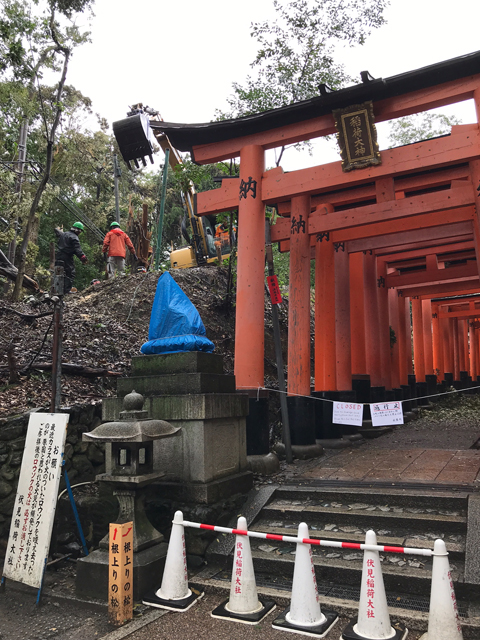 奥の院からは通行止め