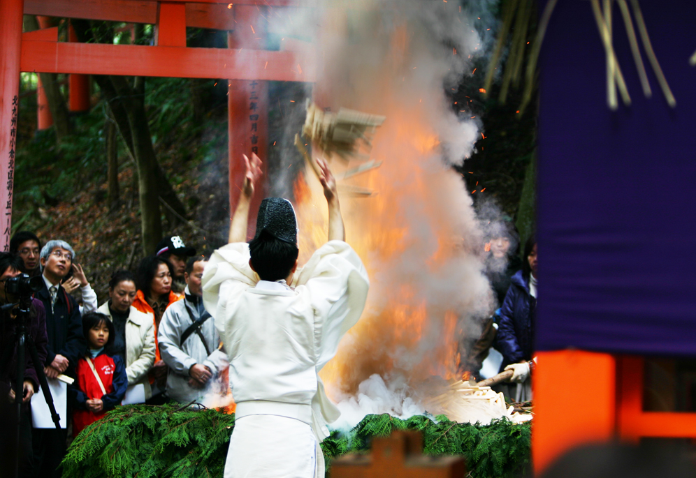 御膳谷奉拝所のお火焚き祭